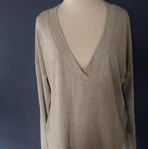 GapFit Breathable Vneck Top